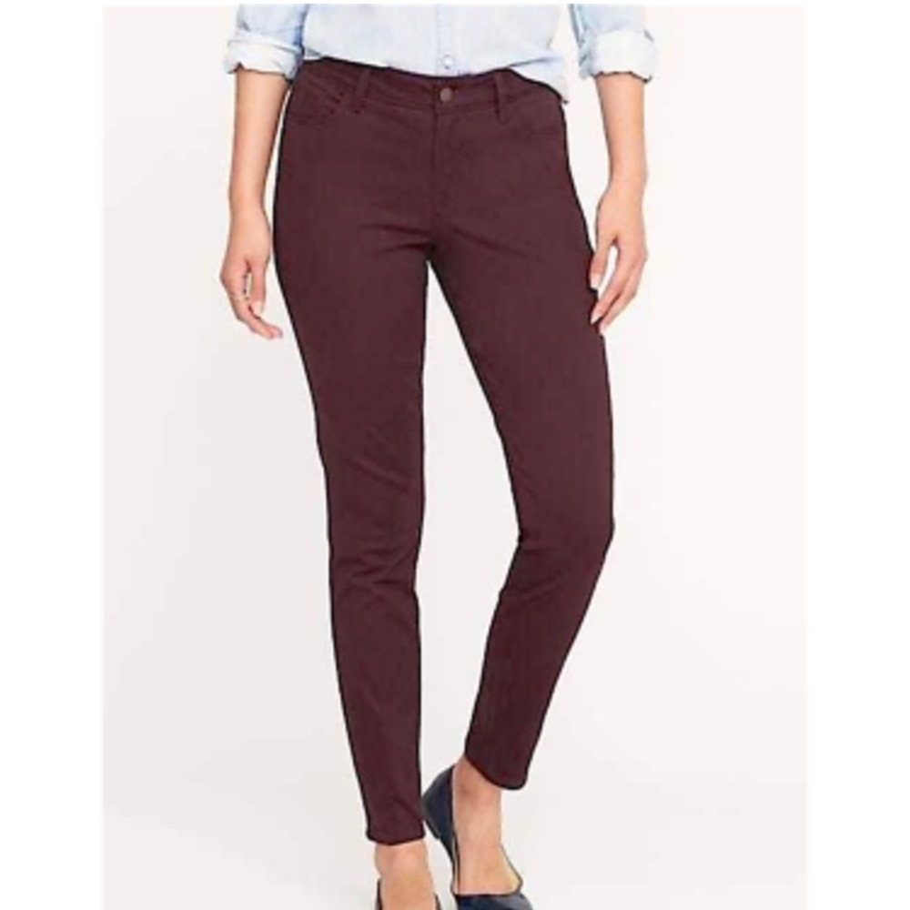 Old navy rockstar mid rise Burgundy/winesize 8 reg